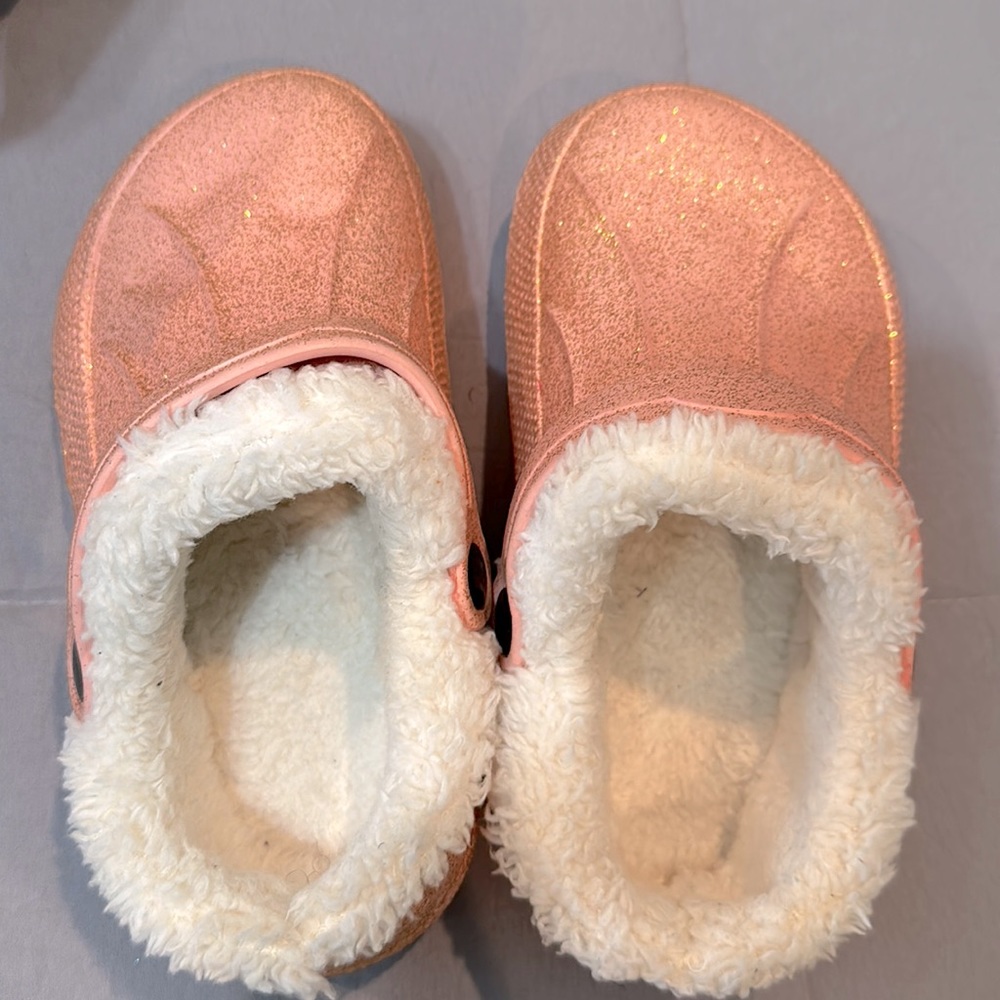 kids sherpa clogs